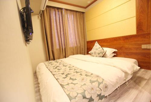carousel image 4
