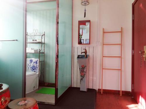 Цзиньчжун: Fragrance of Flowers Hostel