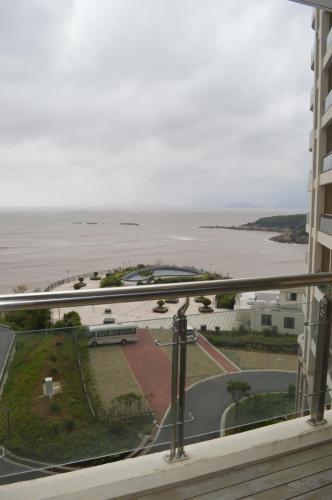 Чжоушань: Lao Cuo Zhai Ren Apartment