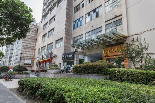 Ханчжоу: City Center Fan Hua Apartment