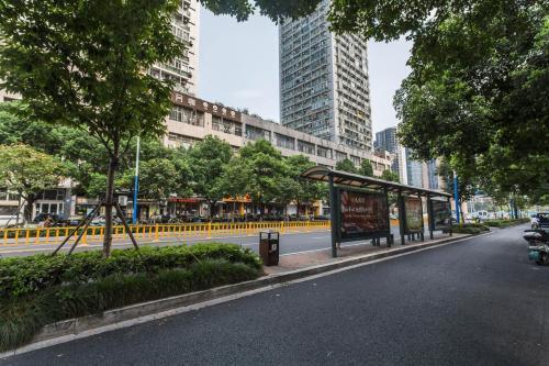 Ханчжоу: City Center Fan Hua Apartment