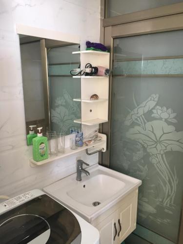 Бэйхай: Silver Bay Sea View Apartment