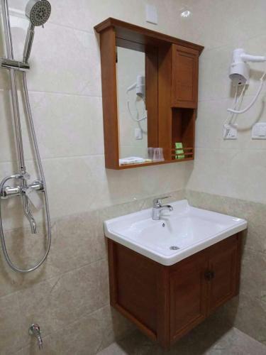 Юйси: Lake Fuxian Youth Hostel