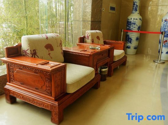 Линьи: Qianxi Yihe Hotel