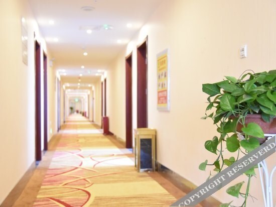 Баодин: Super 8 Hotel (Yixian Chaoyang East Road)