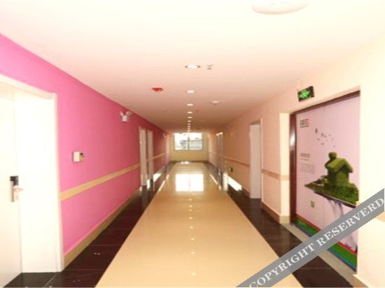 Баодин: Yibai Chain Hotel (Baoding Railway Station)