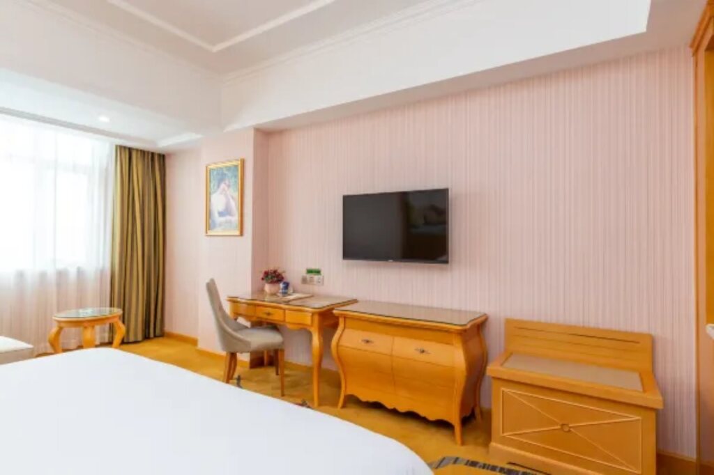 Хойчжоу: Vienna Hotel (Huizhou Zhongkai High-speed Railway Station Green Fairy Tale Branch)