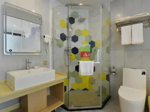 Хуанган: Green Bark Tree Hotel (Luotian City Plaza)