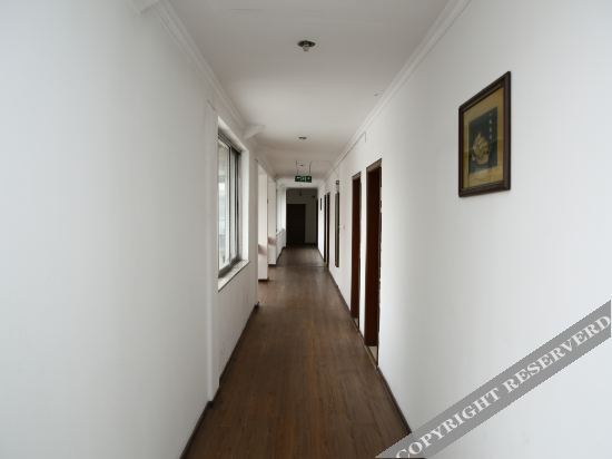 Цзинин: Zhongying Courtyard Hotel