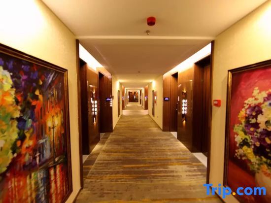Хулун-Буир: Q+ Huili Mingzhu Business Holiday Hotel