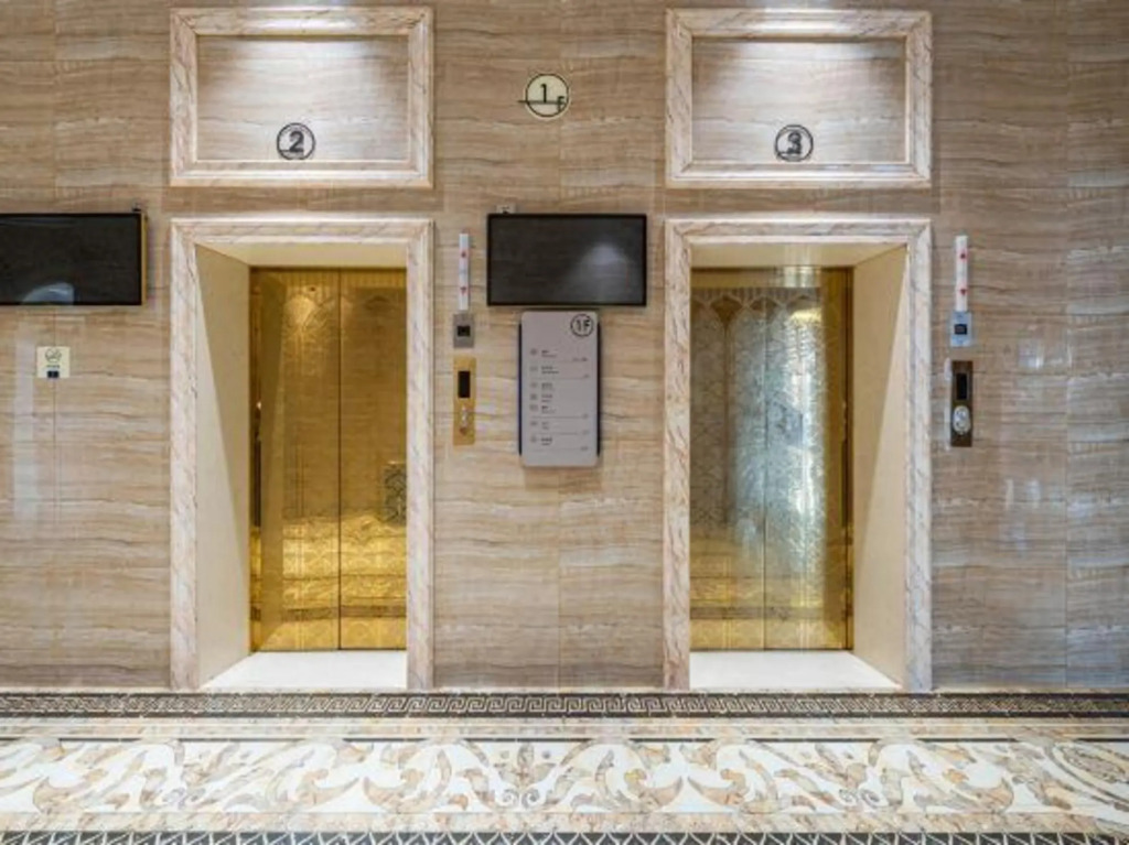 Чжаоцин: 紫荆·涞馨酒店（肇庆四会大旺站店）