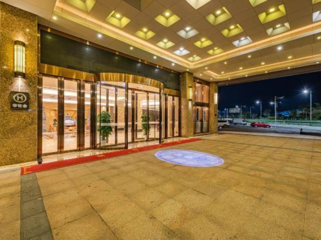 Чжаоцин: 紫荆·涞馨酒店（肇庆四会大旺站店）