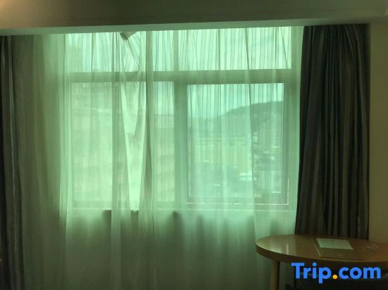 Хойчжоу: Vienna 3 Best Hotel (Huizhou Xinwei Tanghe Avenue Huilong)