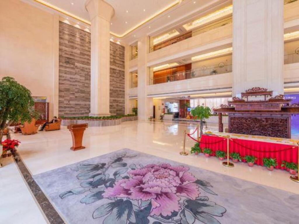 Лоян: Shengshi Baiyun Hotel