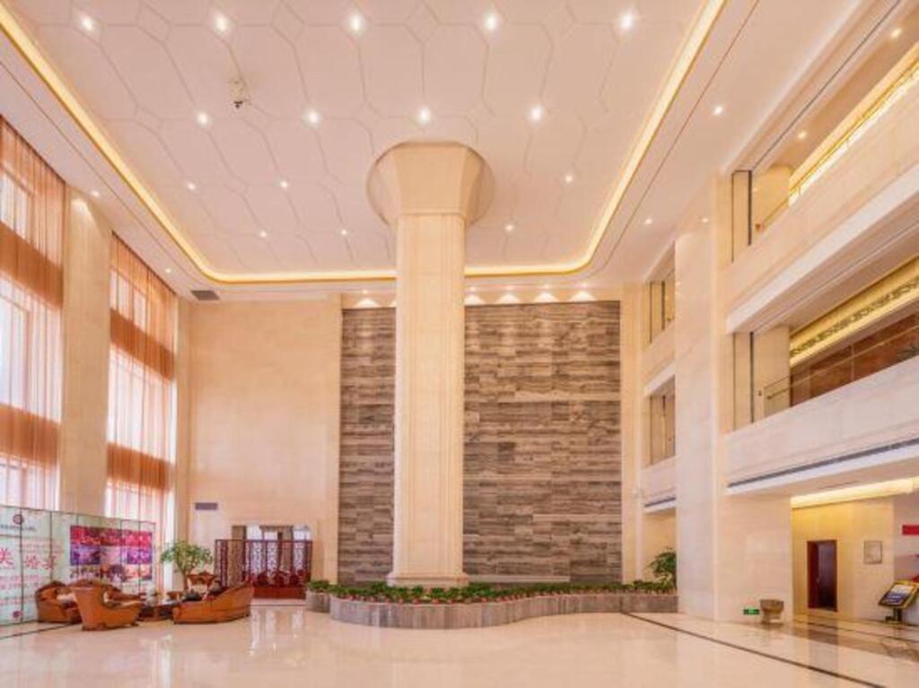 Лоян: Shengshi Baiyun Hotel