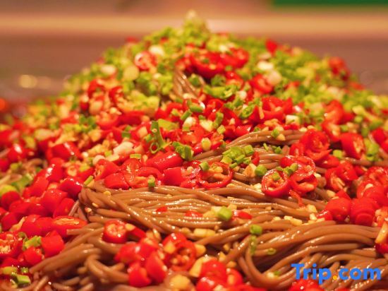 Цинлун: Lingxi International Hotel