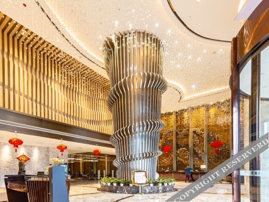 Цинлун: Lingxi International Hotel