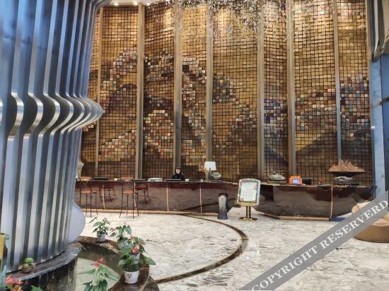 Цинлун: Lingxi International Hotel
