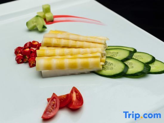Лешан: Jinding Xinxin Hotel