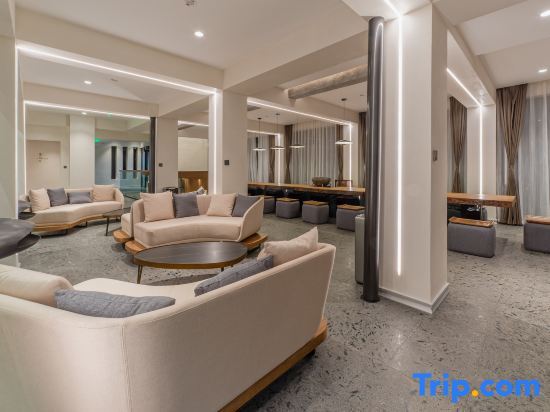 Лешан: Jinding Xinxin Hotel