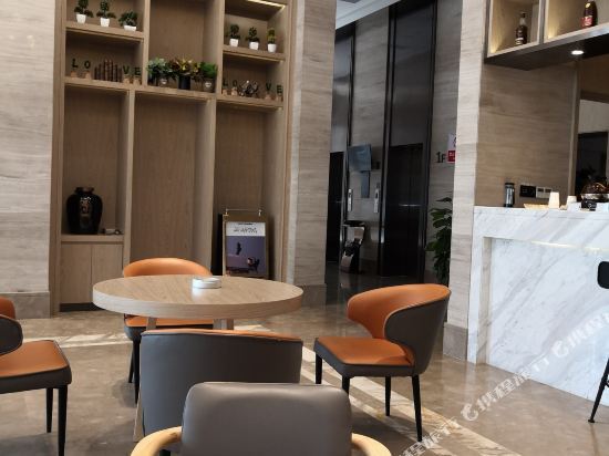 Чжаоцин: Zhaoqing Kaifeng Sichuan Kailiard Hotel