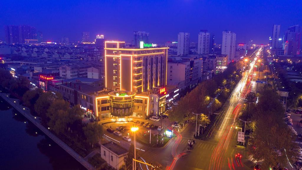 Holiday Inn Express Bozhou City Center — фото 1
