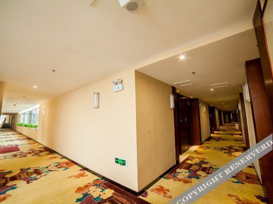 Вэйфан: Super 8 Hotel (Weifang Yihe First City Gudemao)