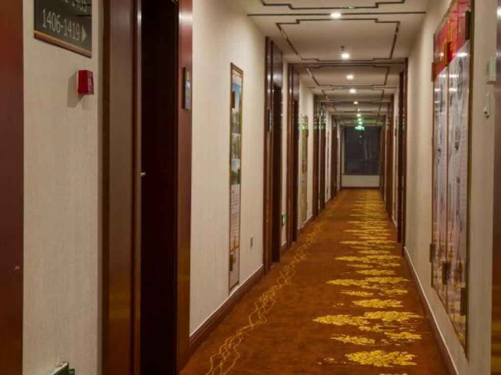 Аньцин: Super 8 Hotel (Anqing High-speed Railway Station Qijie Branch)