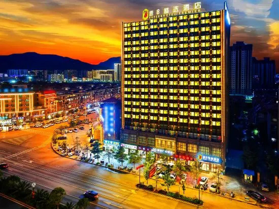 Цюйцзин: Super 8 Hotel Premier