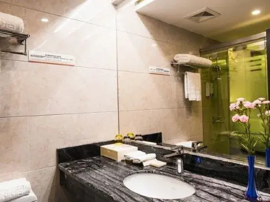 Цюйцзин: Super 8 Hotel Premier