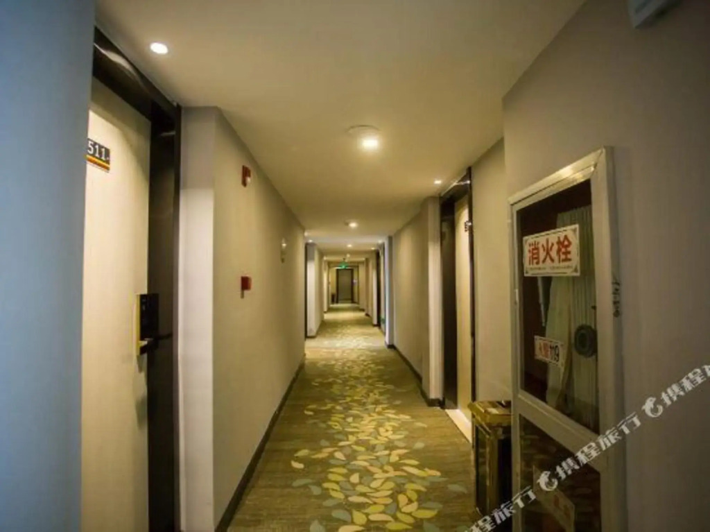 Фуян: Super 8 Hotel (Guanzhong Xincun store, Yingshang Yingbin Avenue)