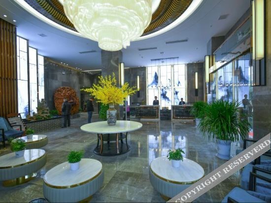 Шиянь: Yijia Grand Hotel