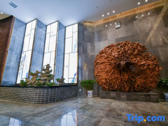 Шиянь: Yijia Grand Hotel