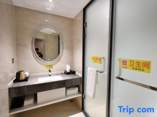 Шиянь: Yijia Grand Hotel