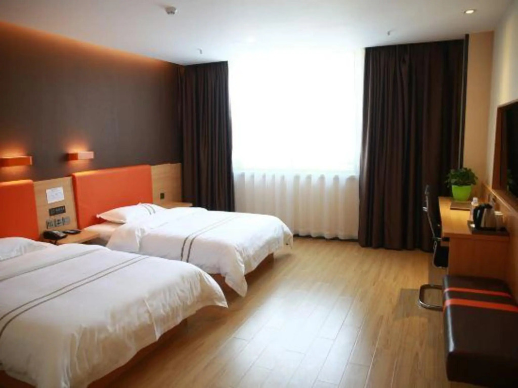 Гучэн: Qitai TianYi Hotel