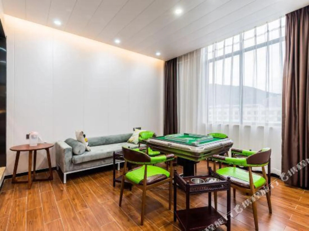 Чжаоцин: Bo'erte Business Hotel