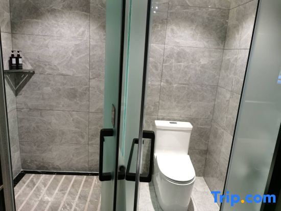 Чжэнчжоу: Yihai Hotel (Zhengzhou  Longhu jinyi City Shopping Center store)