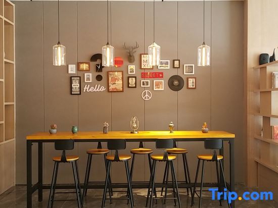 Чжэнчжоу: Yihai Hotel (Zhengzhou  Longhu jinyi City Shopping Center store)