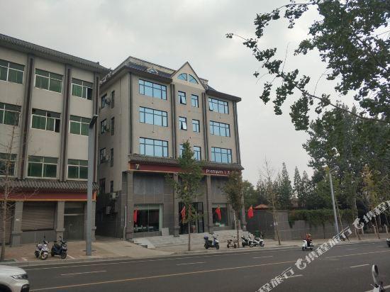 Чжэнчжоу: 7 days superior hotel (Dengfeng passenger terminal)