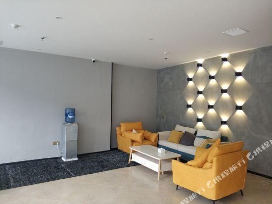 Чжэнчжоу: 7 days superior hotel (Dengfeng passenger terminal)