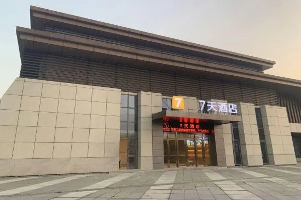 Чунцин: 7 Days Inn Chongqing Liangping South Station high-speed railway station Branch