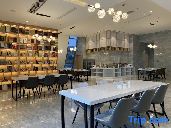Чунцин: 7 Days Inn Chongqing Liangping South Station high-speed railway station Branch