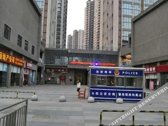 Чжаоцин: Meet Apartment (Dawang Light Rail Station)