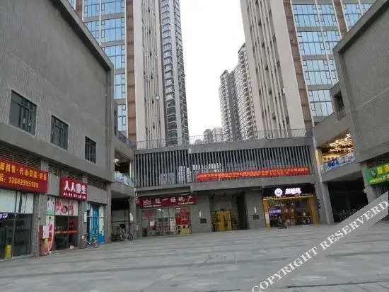 Чжаоцин: Meet Apartment (Dawang Light Rail Station)