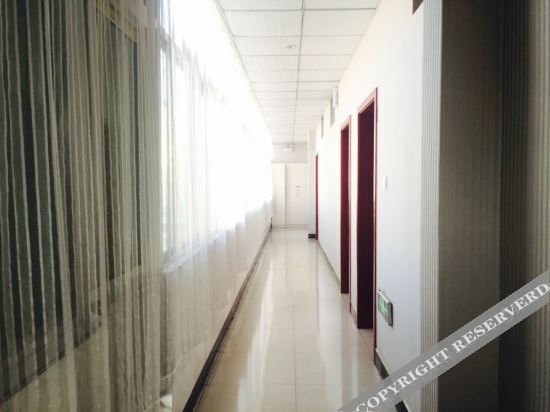 Сяньян: Xunyi cinema business hotel