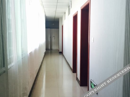 Сяньян: Xunyi cinema business hotel