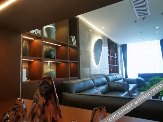 Синьян: Lishen Bright Hotel