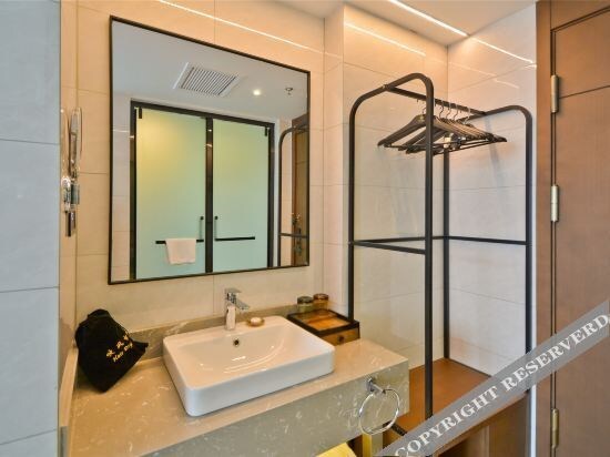 Синьян: Lishen Bright Hotel