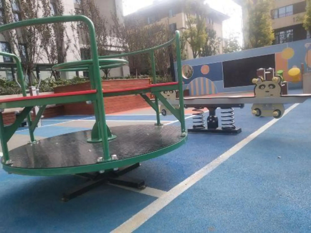 Чжэнчжоу: Le Ju Hotel(Zhengzhou Diehu Park Riverside Metro Station)