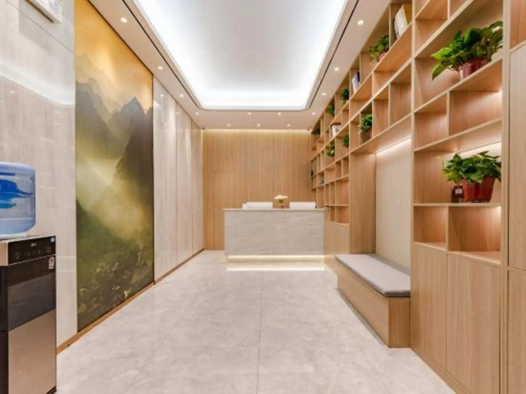 Чжэнчжоу: Le Ju Hotel(Zhengzhou Diehu Park Riverside Metro Station)